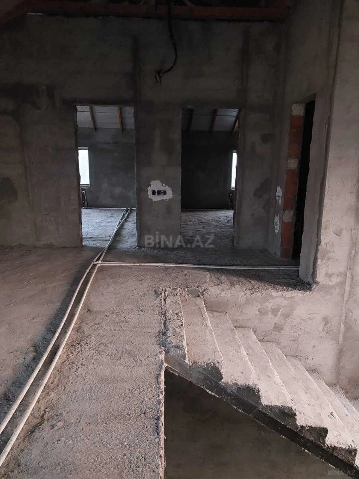 Satılır 6 otaqlı həyət evi 300 m²