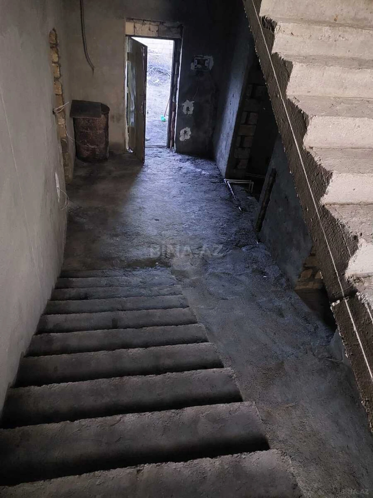 Satılır 6 otaqlı həyət evi 300 m²