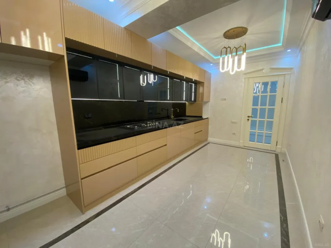 Satılır 3 otaqlı mənzil 154 m²