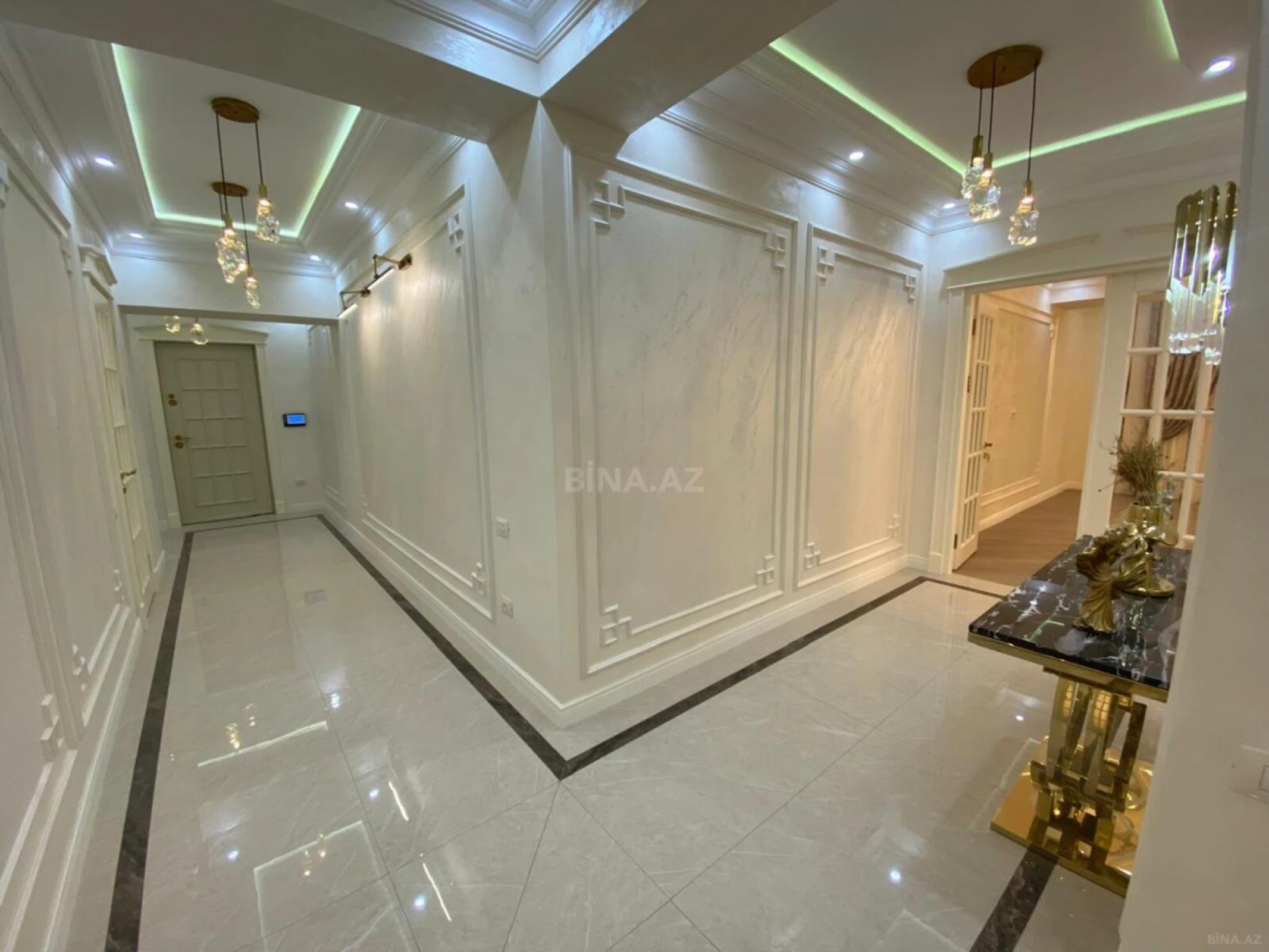 Satılır 3 otaqlı mənzil 154 m²