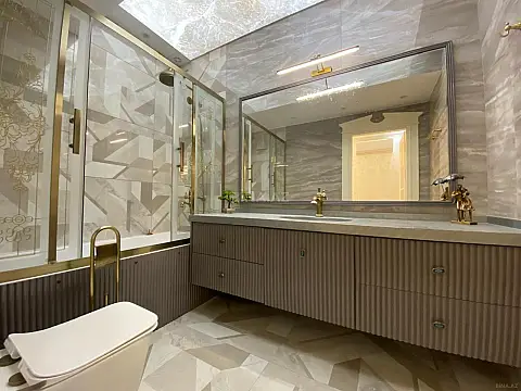 Satılır 3 otaqlı mənzil 154 m²