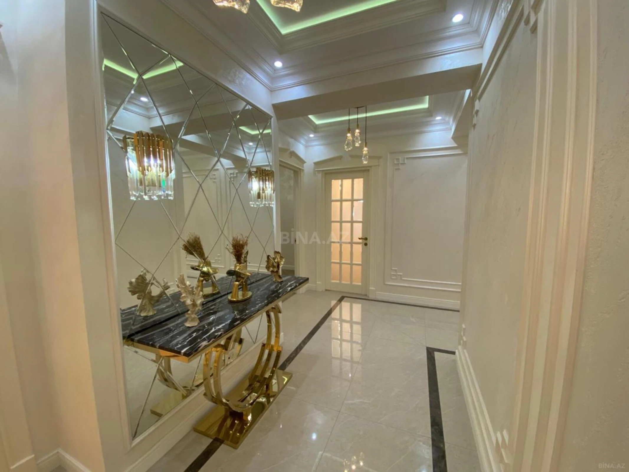 Satılır 3 otaqlı mənzil 154 m²