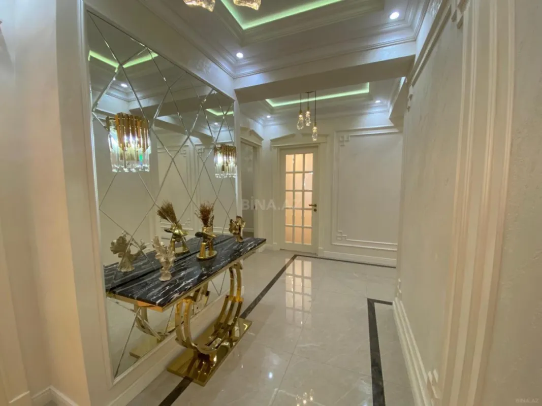 Satılır 3 otaqlı mənzil 154 m²