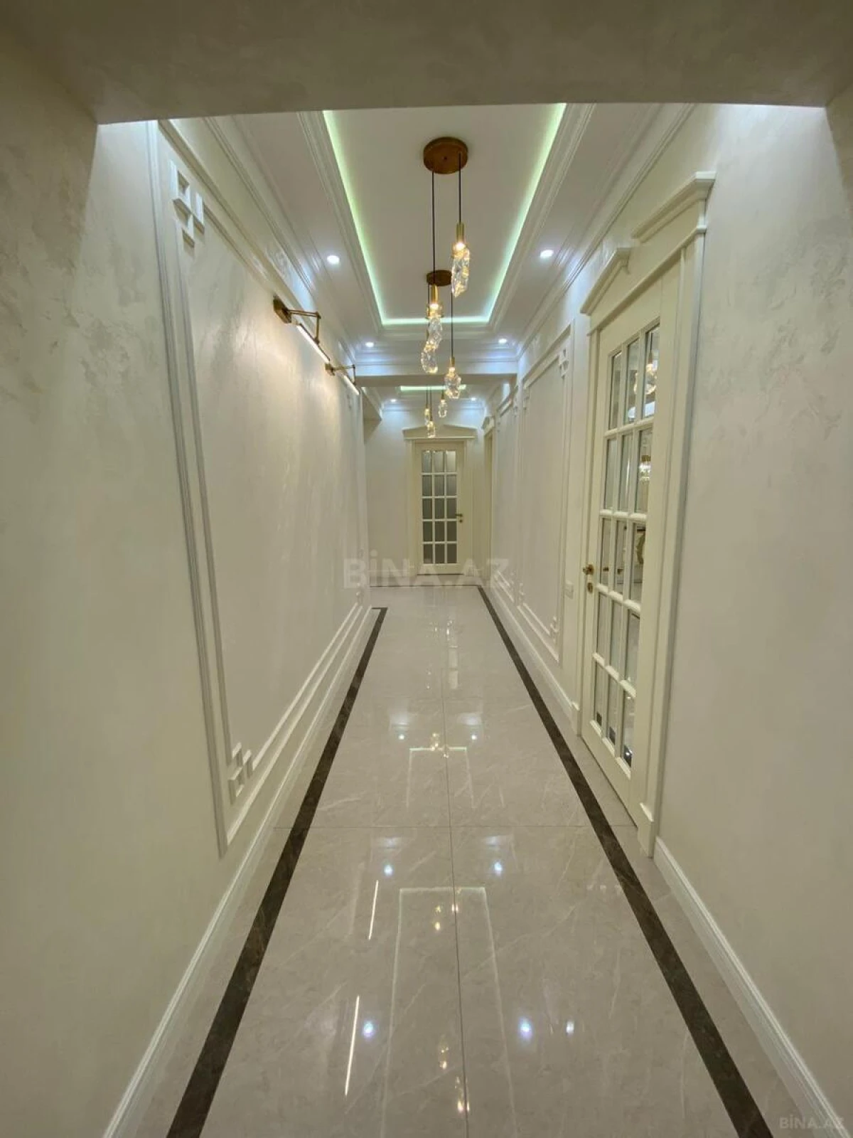 Satılır 3 otaqlı mənzil 154 m²