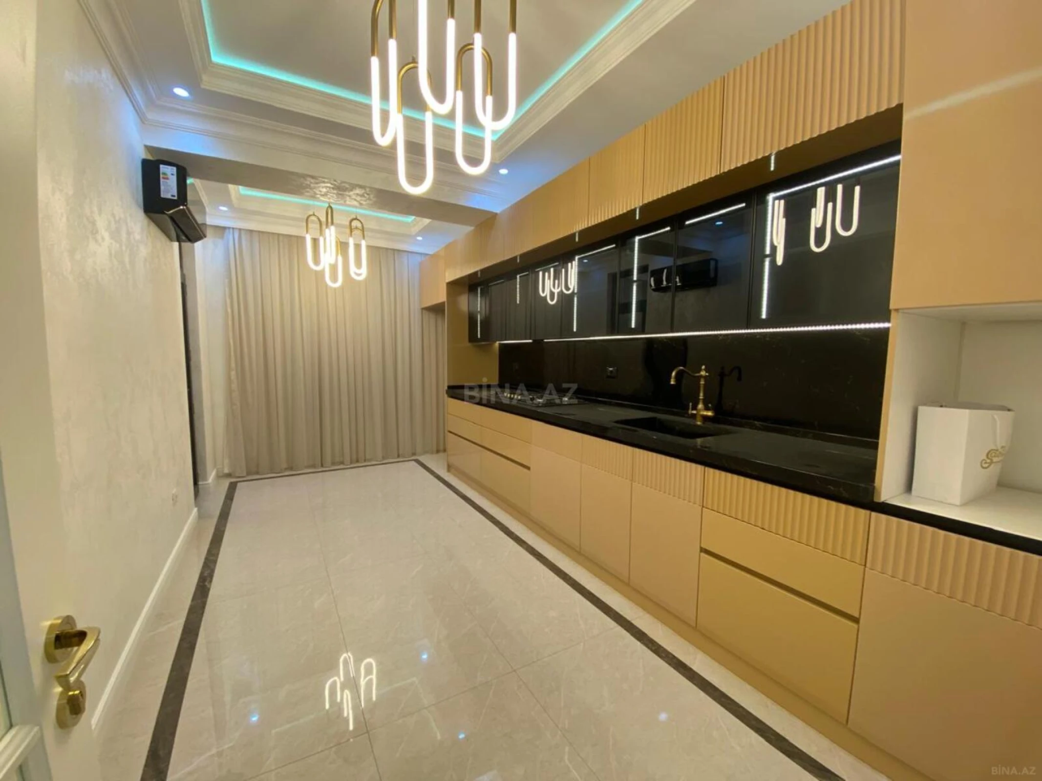 Satılır 3 otaqlı mənzil 154 m²