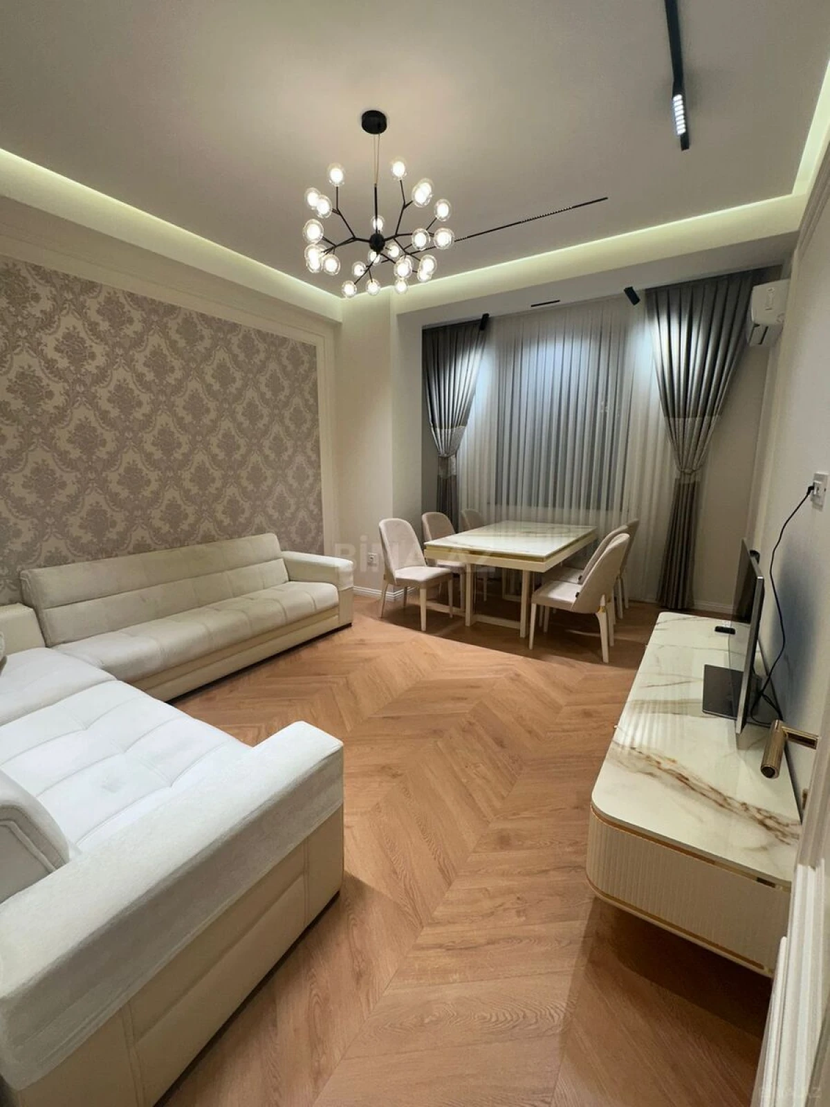 Kirayə verilir 2 otaqlı mənzil 87 m²