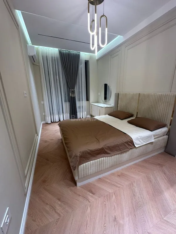 Kirayə verilir 2 otaqlı mənzil 87 m²