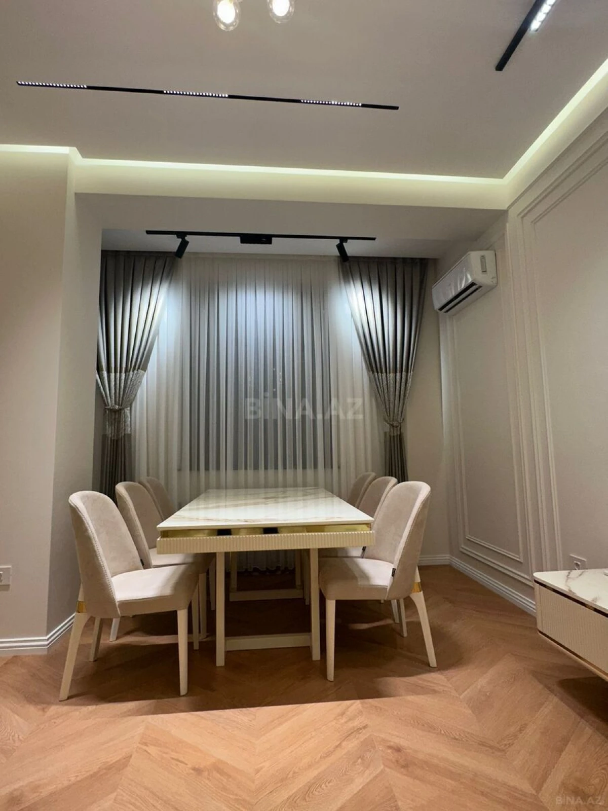 Kirayə verilir 2 otaqlı mənzil 87 m²