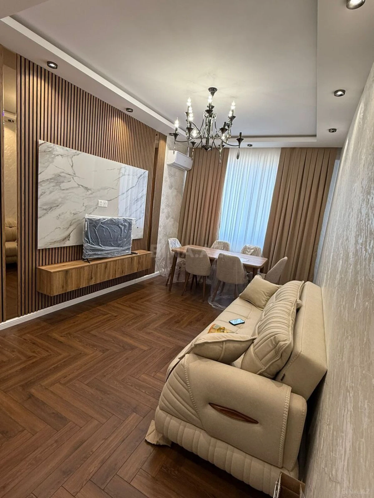 Kirayə verilir 2 otaqlı mənzil 77 m²
