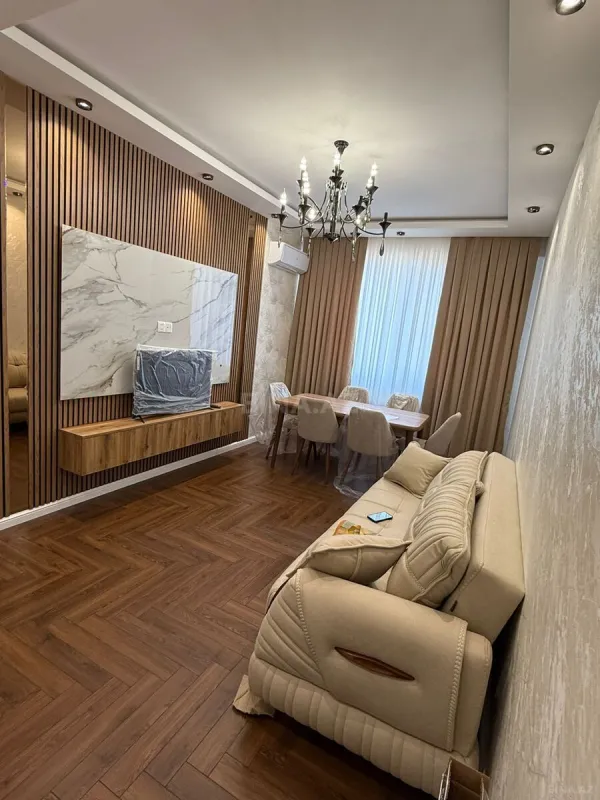 Kirayə verilir 2 otaqlı mənzil 77 m²