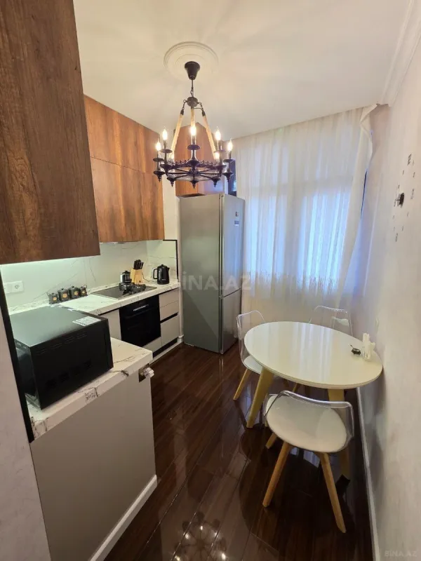 Kirayə verilir 2 otaqlı mənzil 77 m²