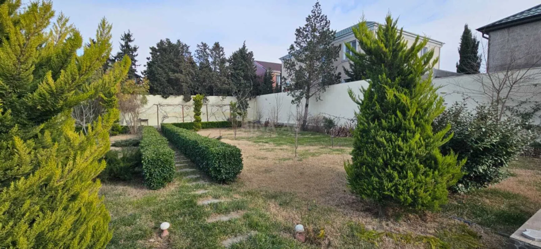 Satılır 5 otaqlı həyət evi 200 m²