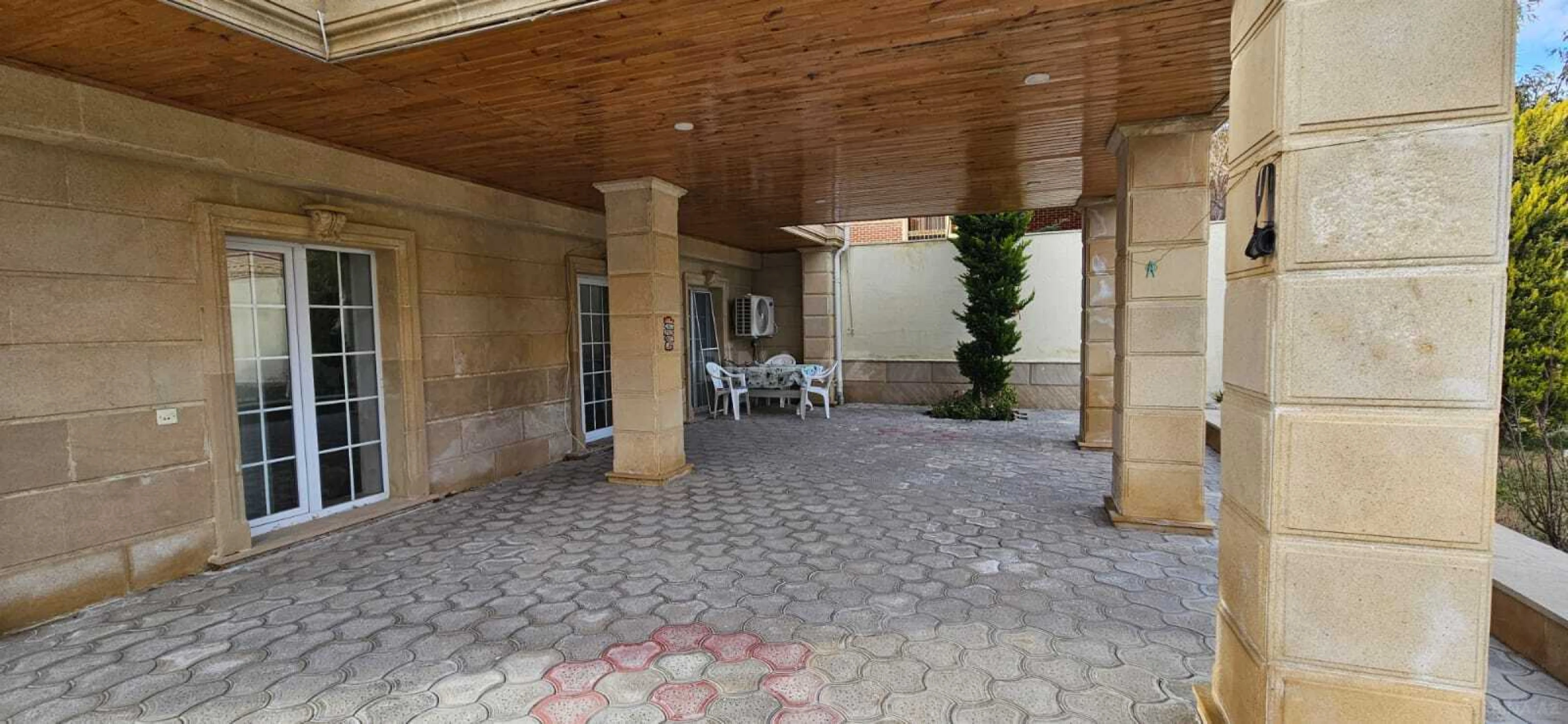 Satılır 5 otaqlı həyət evi 200 m²