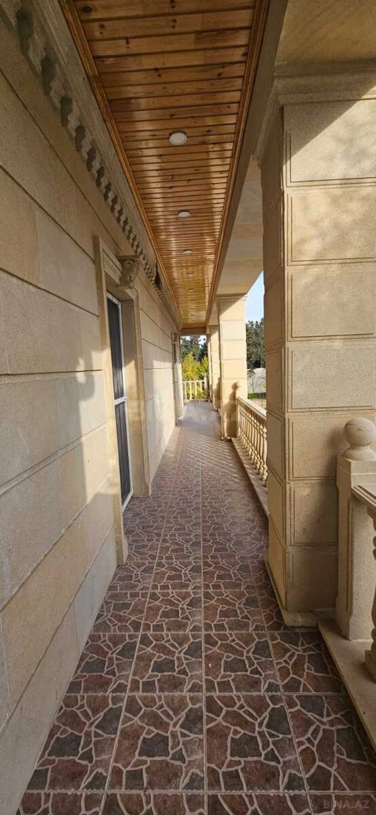 Satılır 5 otaqlı həyət evi 200 m²