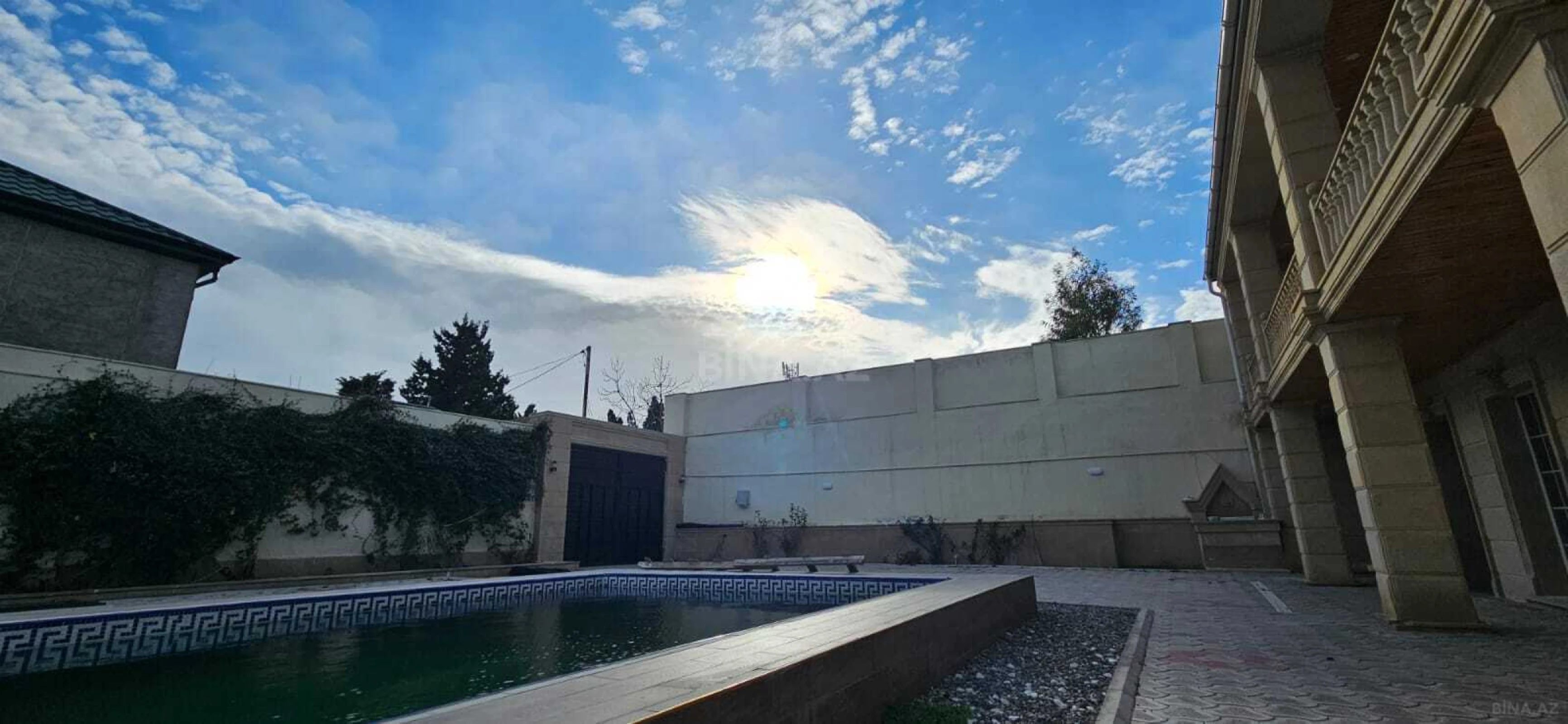 Satılır 5 otaqlı həyət evi 200 m²