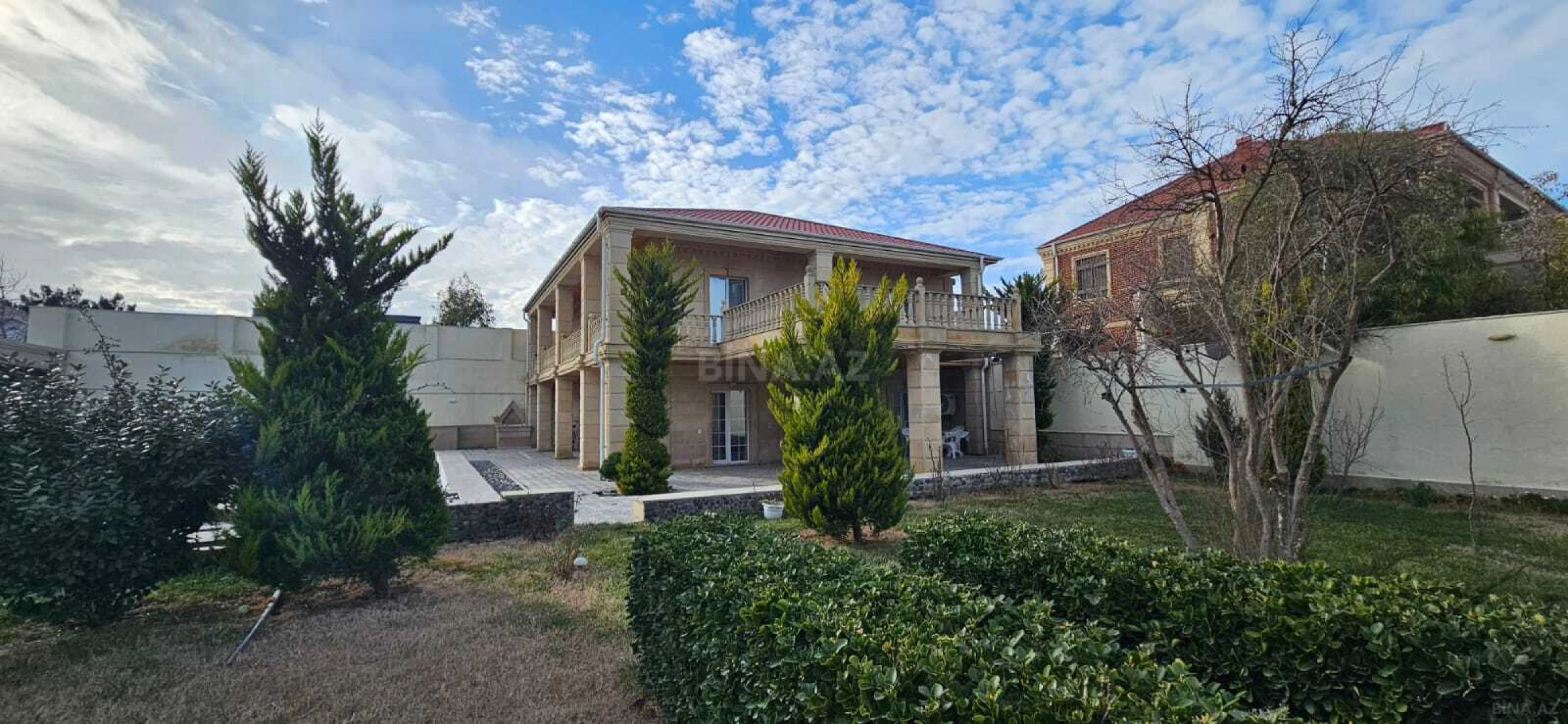 Satılır 5 otaqlı həyət evi 200 m²