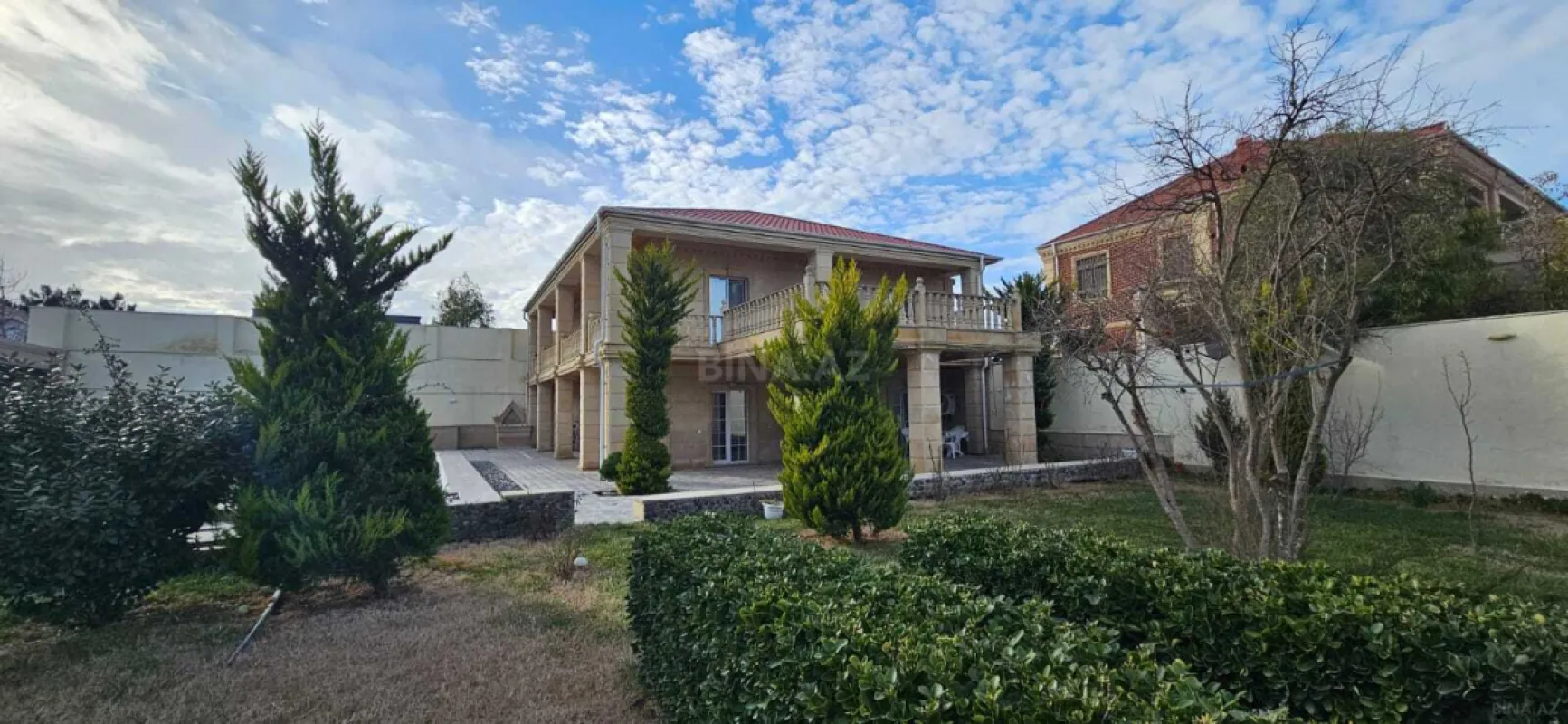 Satılır 5 otaqlı həyət evi 200 m²