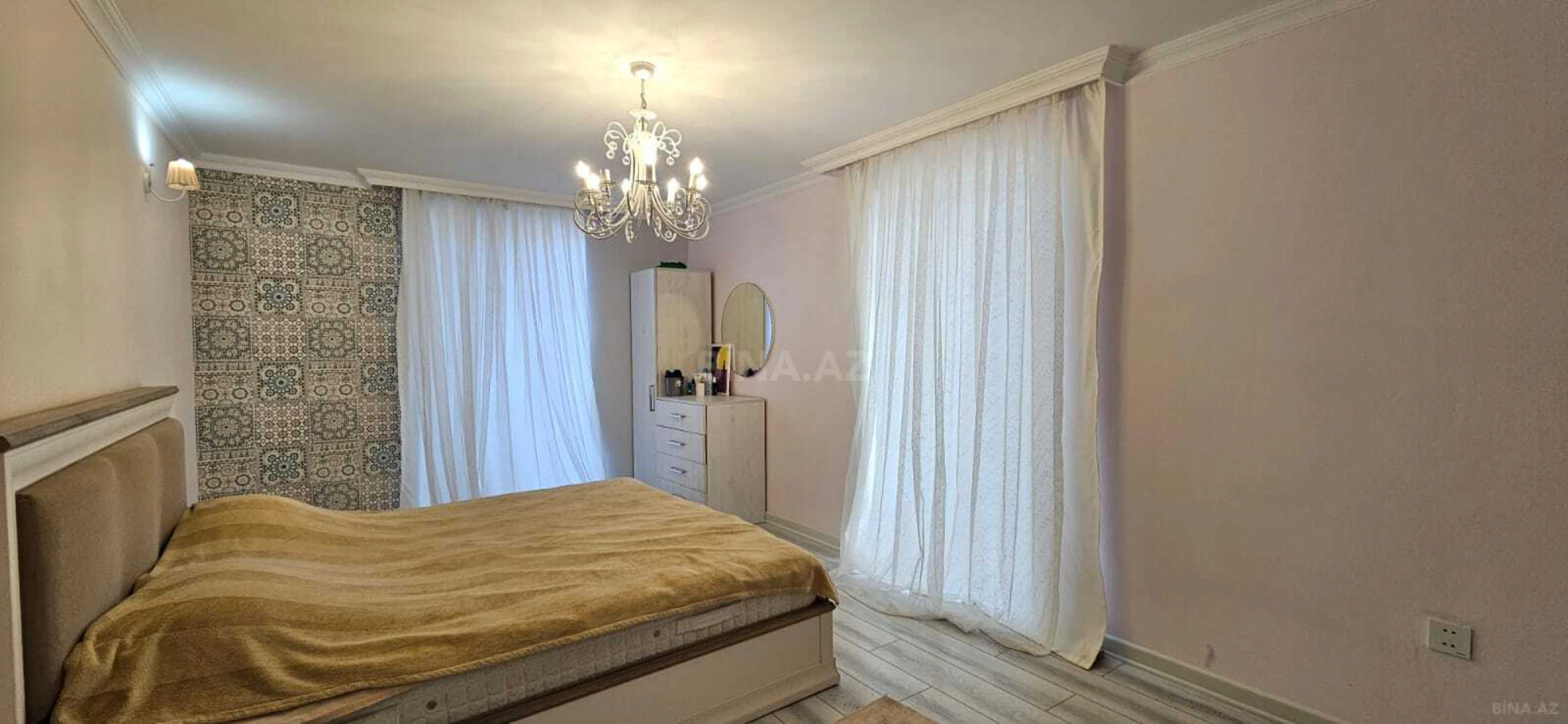Satılır 5 otaqlı həyət evi 200 m²