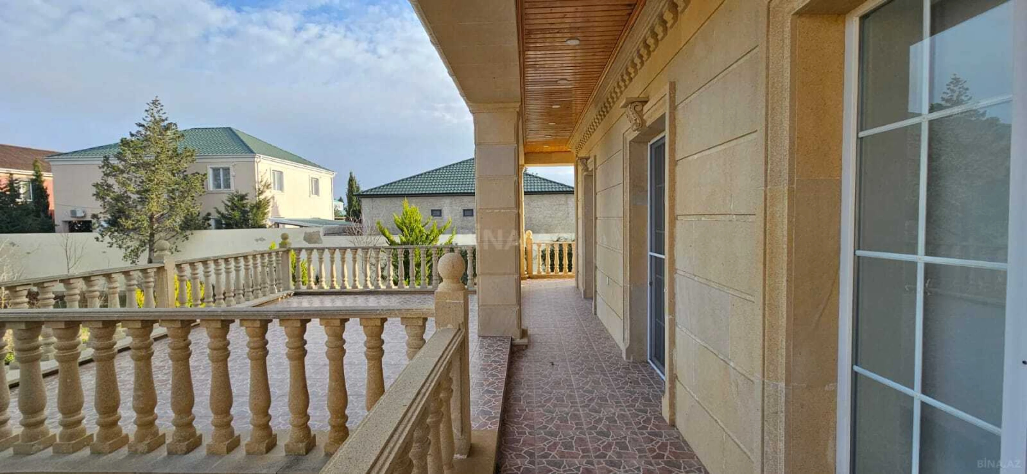 Satılır 5 otaqlı həyət evi 200 m²