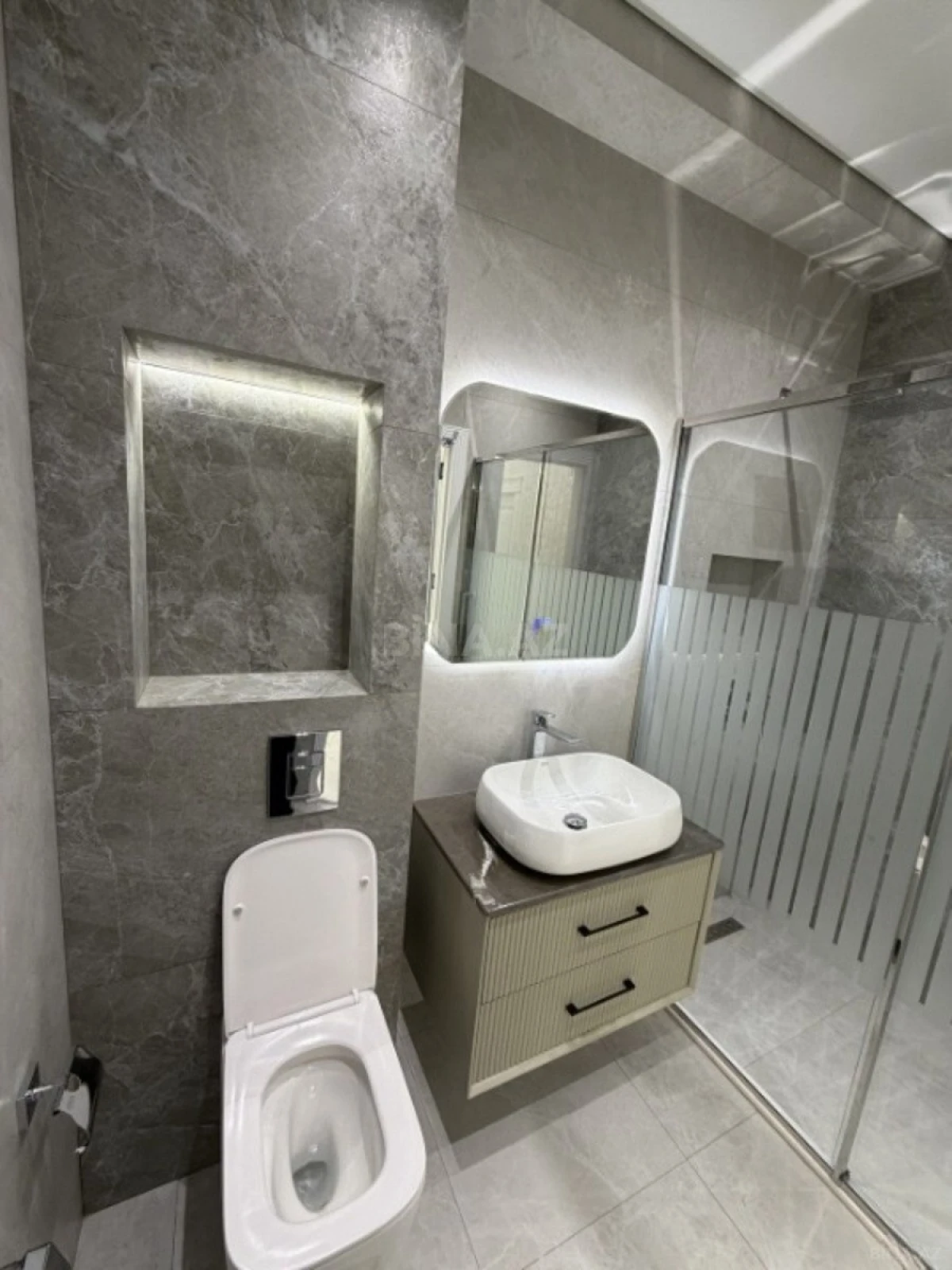 Satılır 3 otaqlı mənzil 95 m²