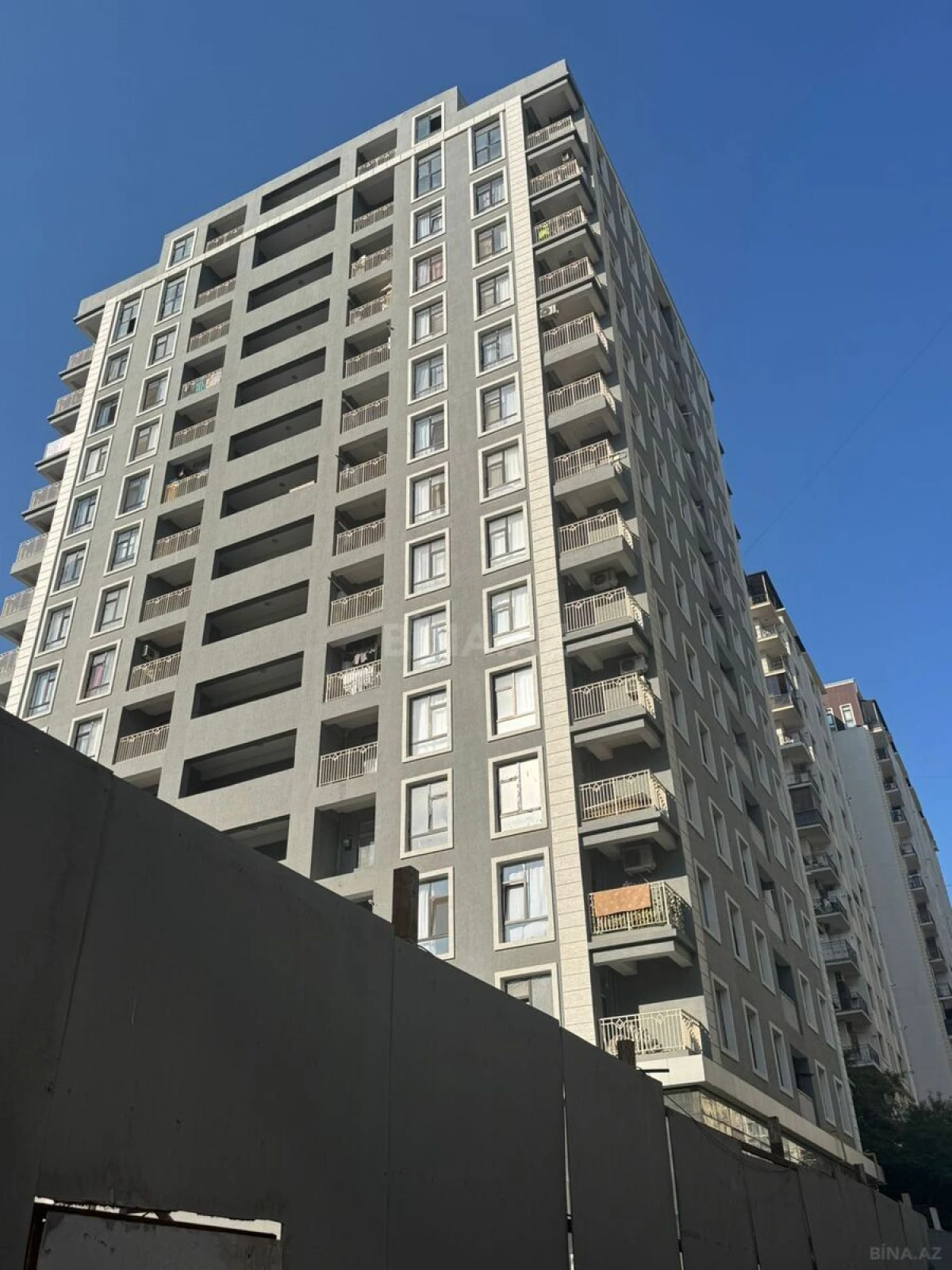 Satılır 3 otaqlı mənzil 117 m²
