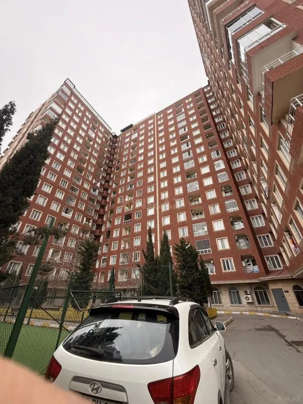 Satılır 3 otaqlı mənzil 135 m²
