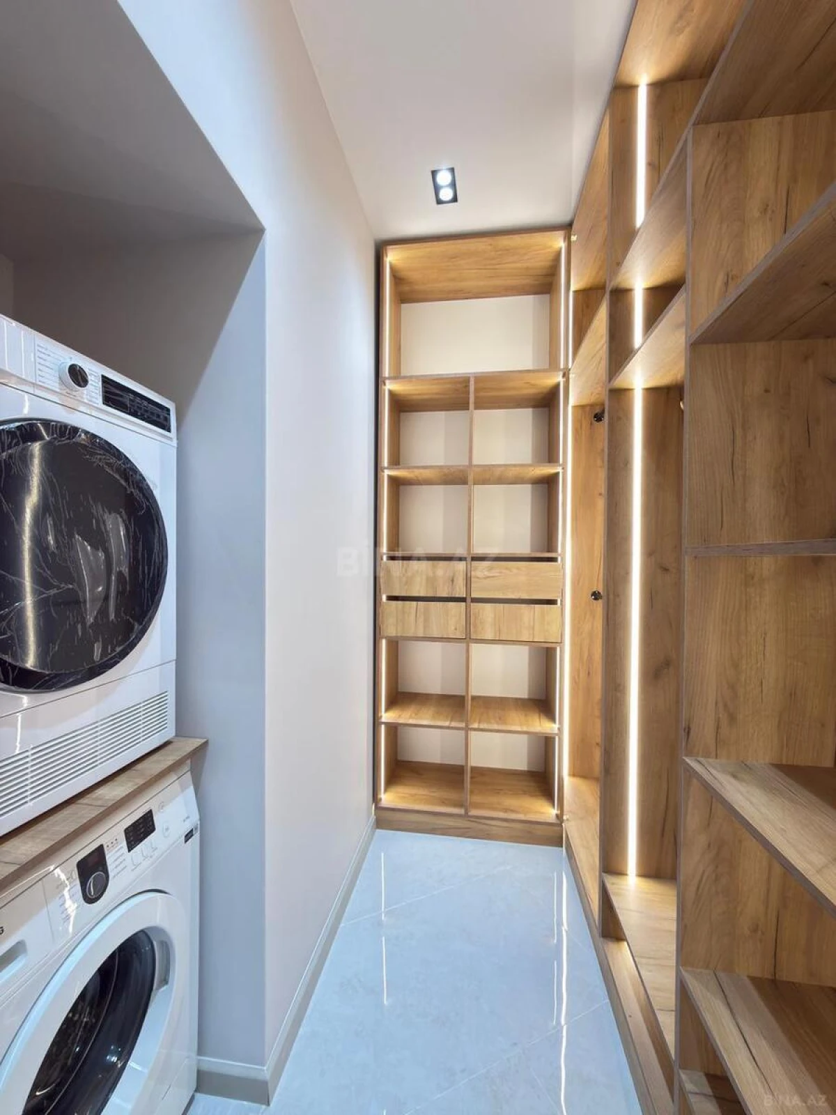 Satılır 2 otaqlı mənzil 68 m²