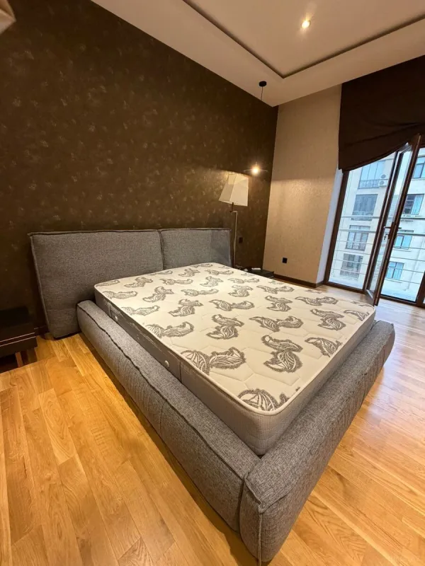 Kirayə verilir 2 otaqlı mənzil 82.5 m²