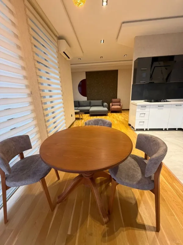 Kirayə verilir 2 otaqlı mənzil 82.5 m²