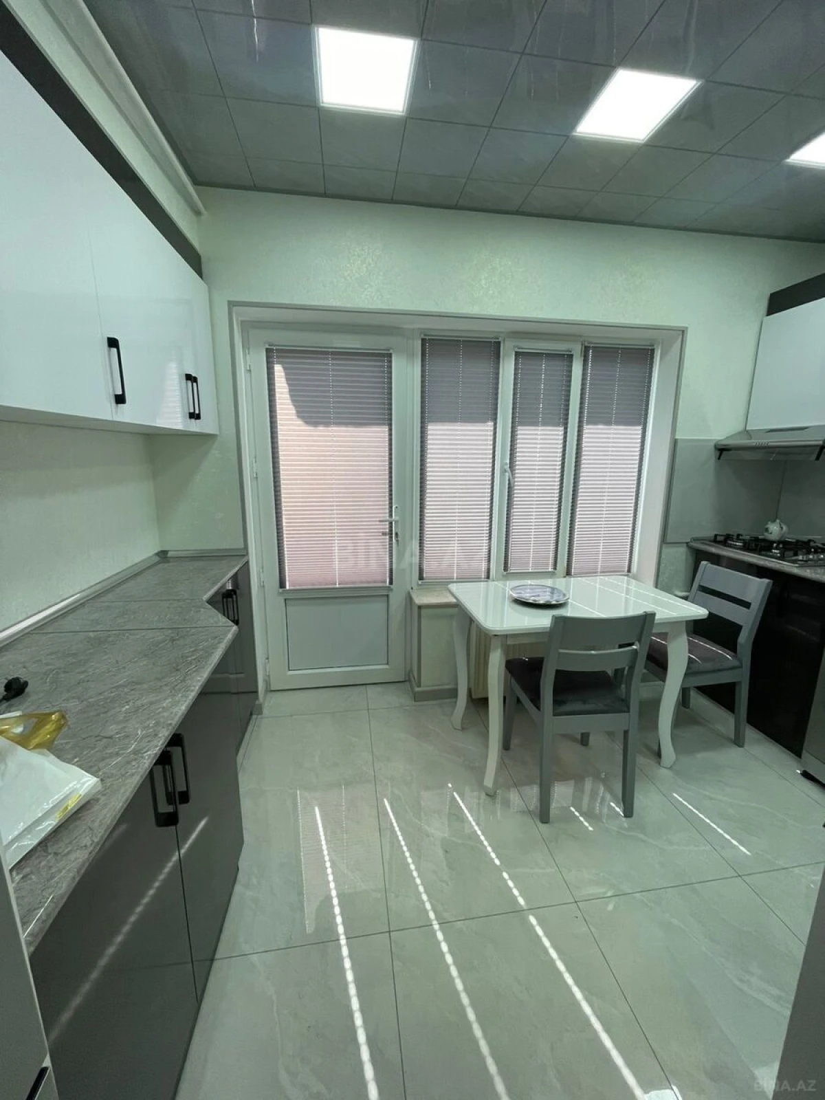Kirayə verilir 4 otaqlı mənzil 100 m²