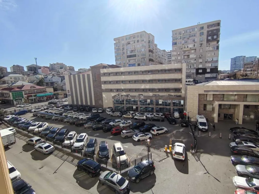 Kirayə verilir 3 otaqlı mənzil 123 m²