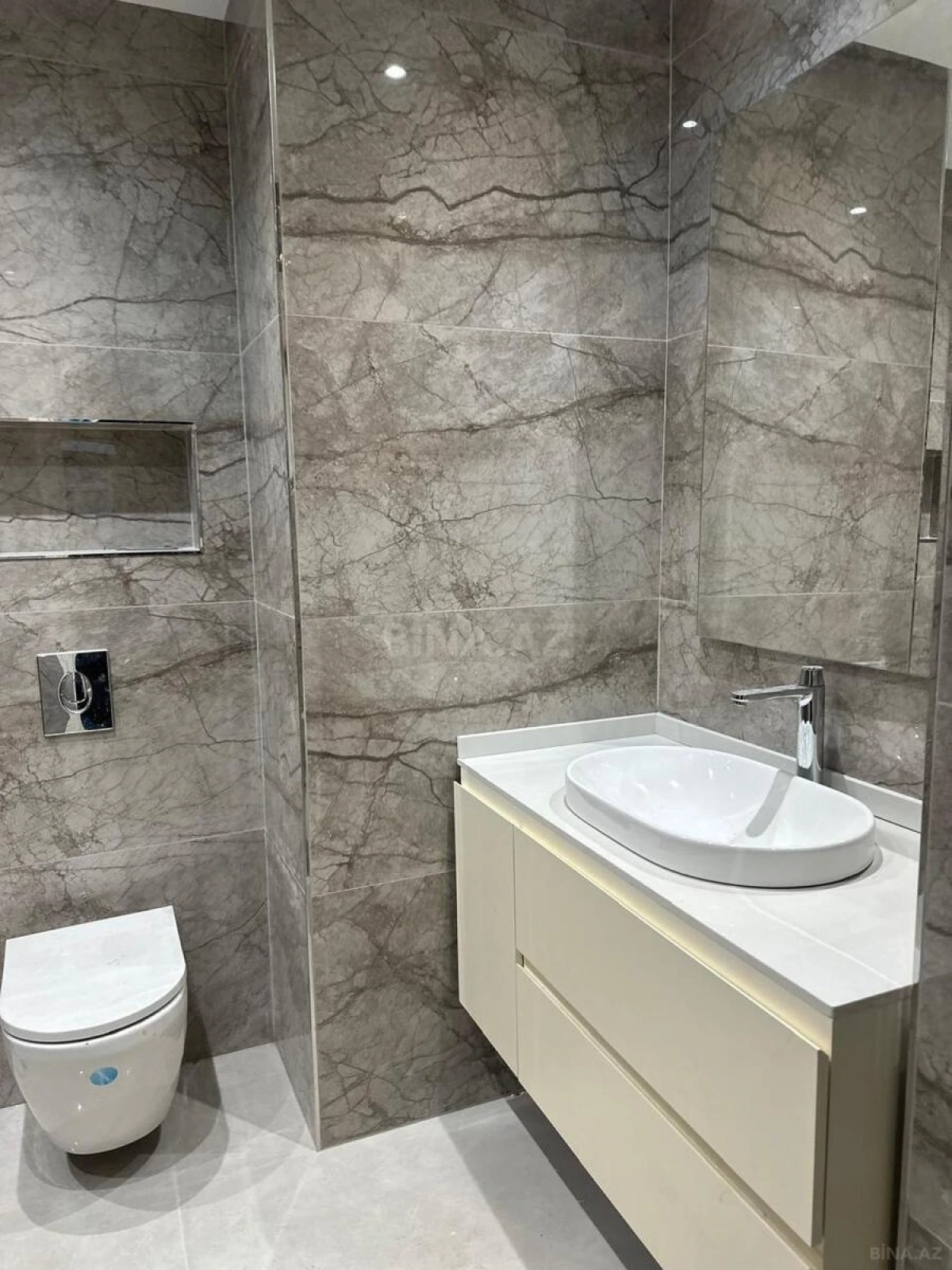 Satılır 3 otaqlı mənzil 105 m²