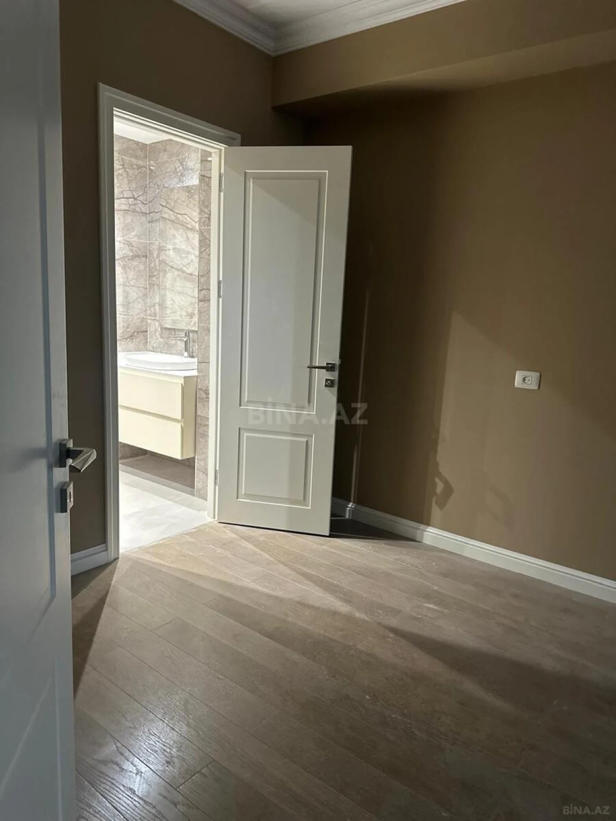 Satılır 3 otaqlı mənzil 105 m²
