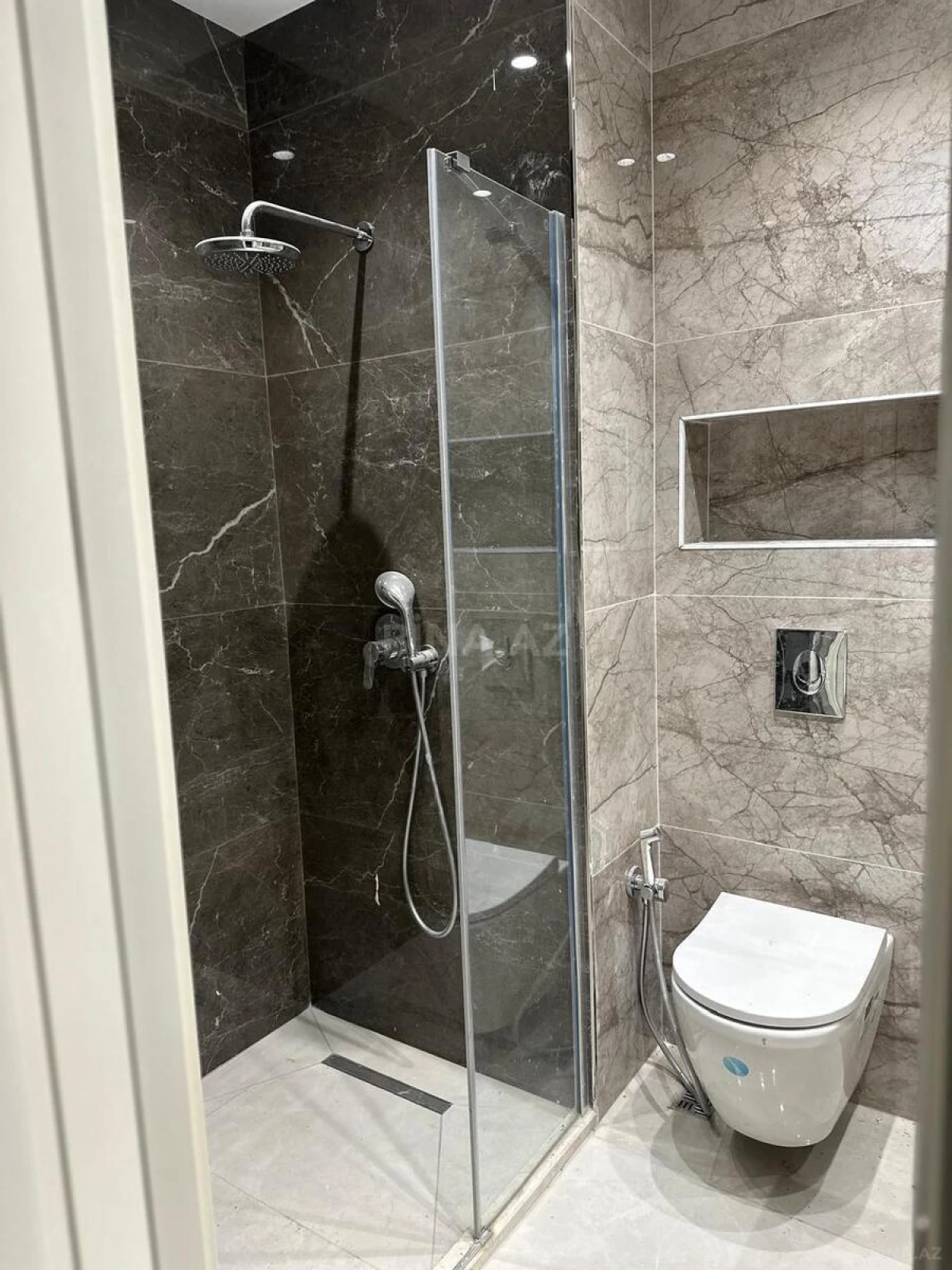 Satılır 3 otaqlı mənzil 105 m²