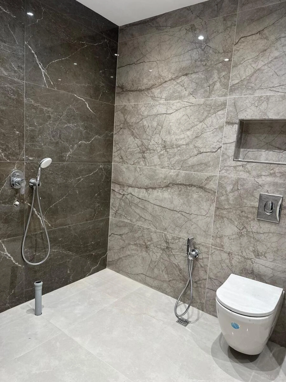 Satılır 3 otaqlı mənzil 105 m²
