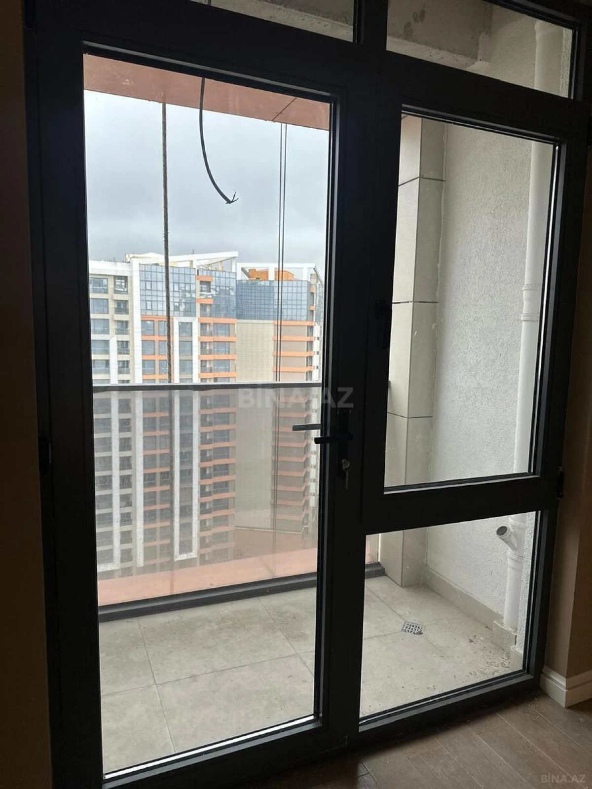 Satılır 3 otaqlı mənzil 105 m²