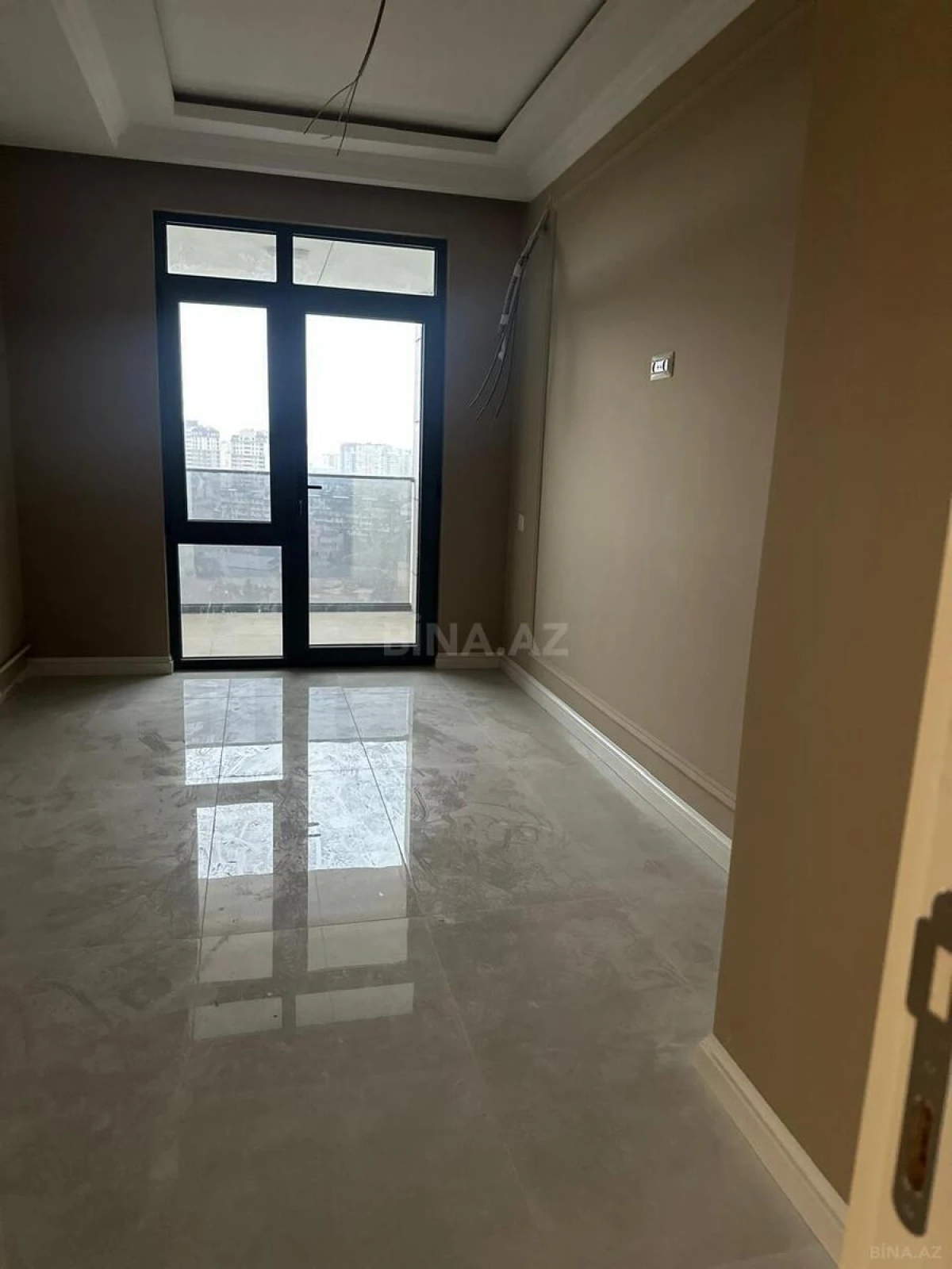 Satılır 3 otaqlı mənzil 105 m²