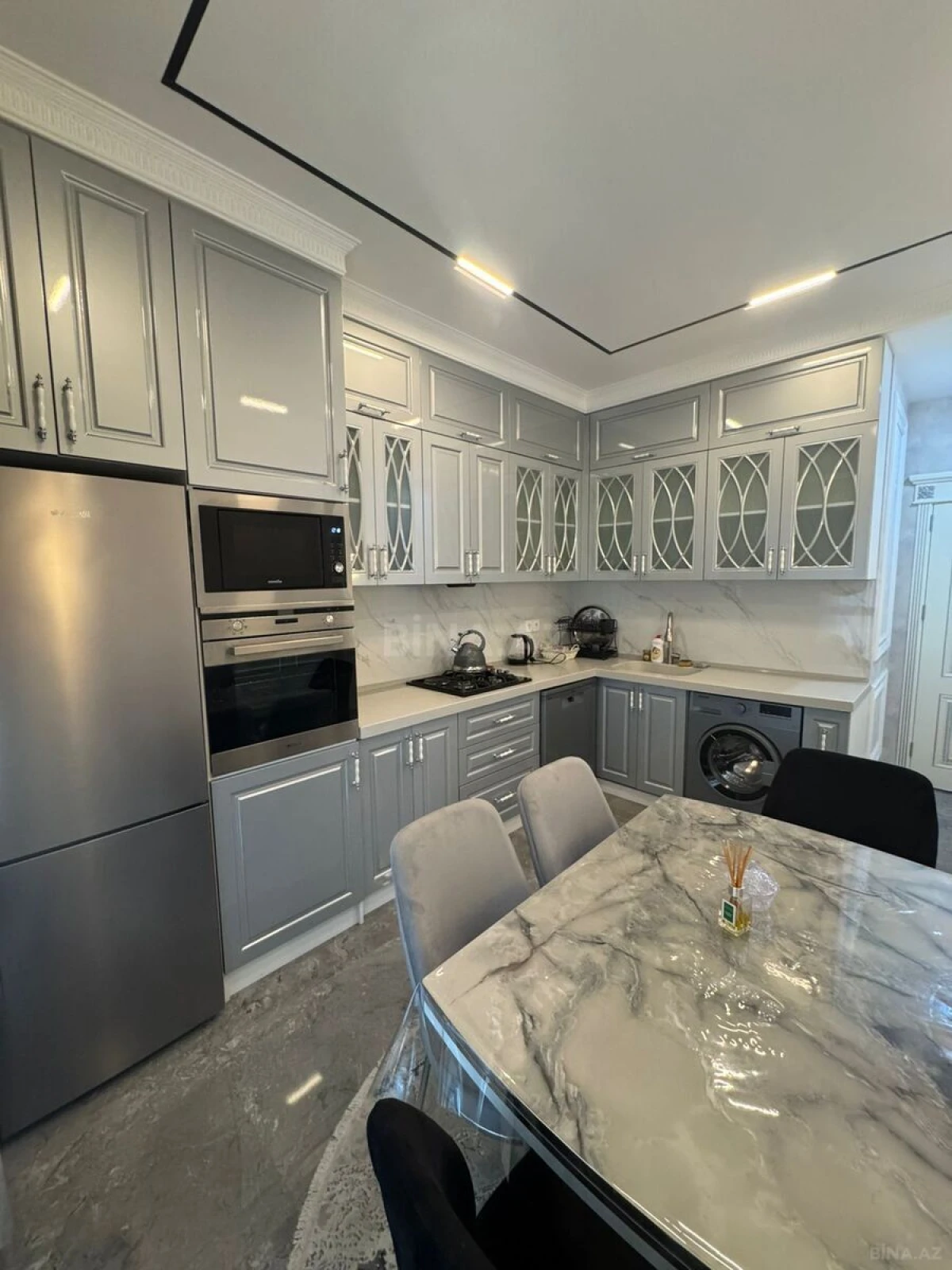 Kirayə verilir 2 otaqlı mənzil 106 m²