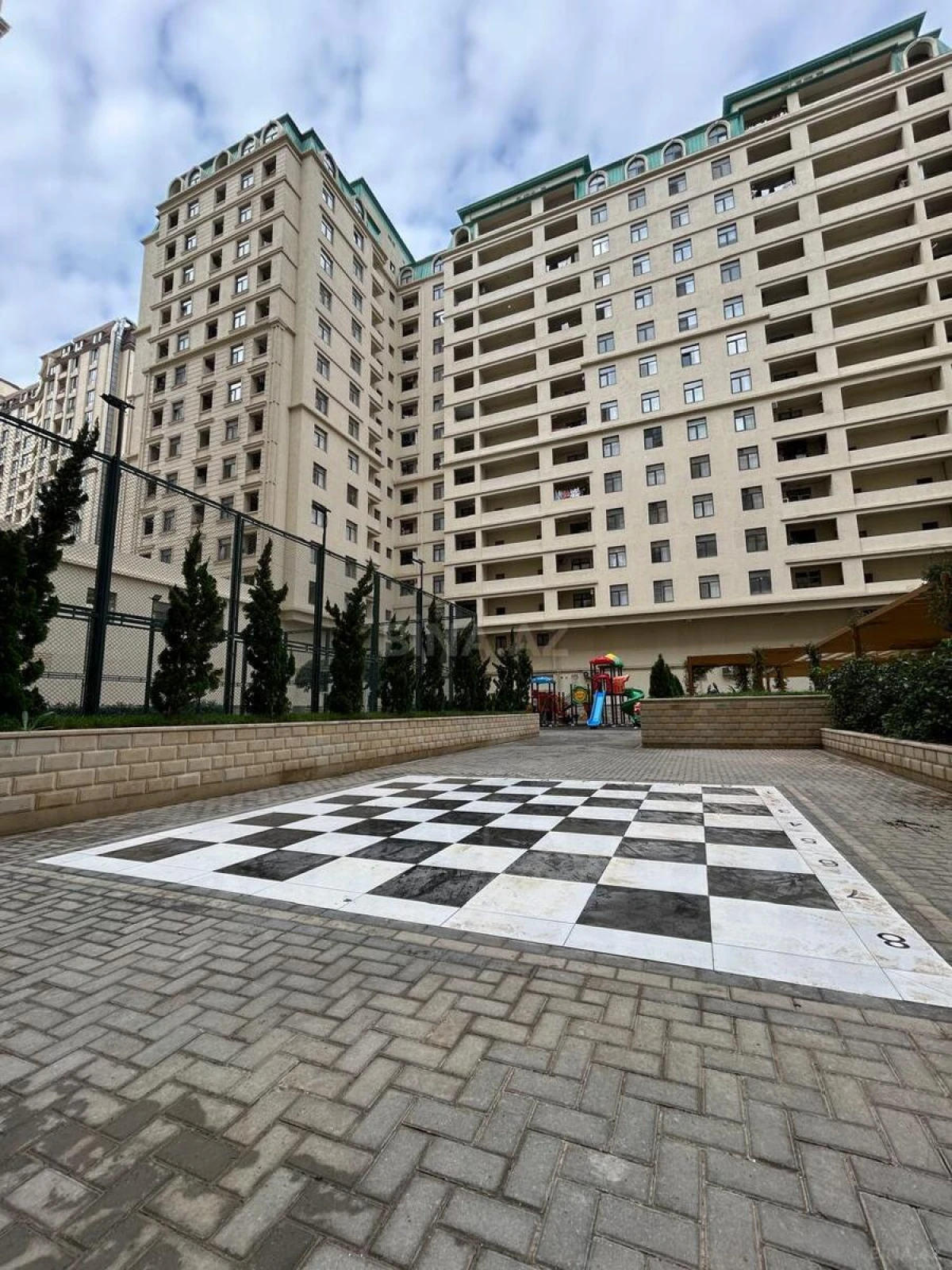 Satılır 3 otaqlı mənzil 116 m²