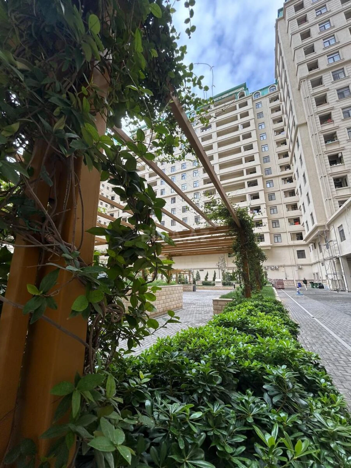 Satılır 3 otaqlı mənzil 116 m²