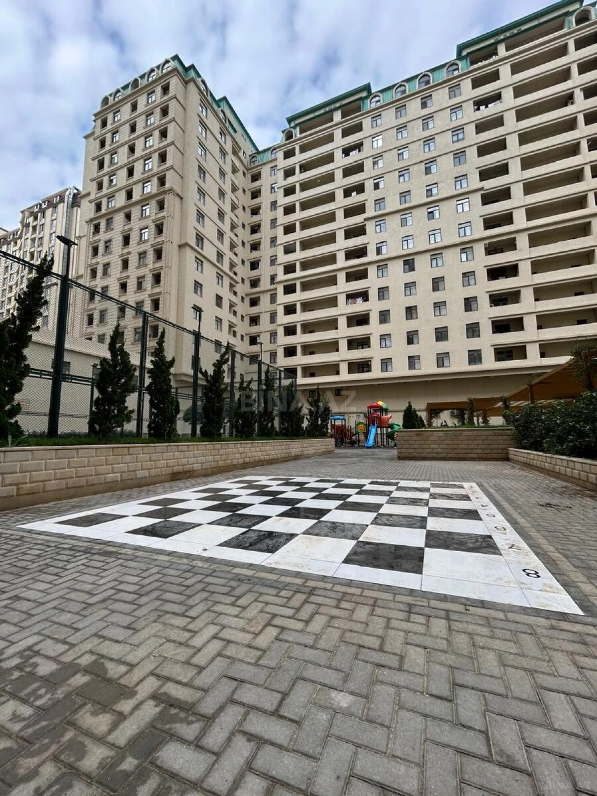 Satılır 3 otaqlı mənzil 116 m²