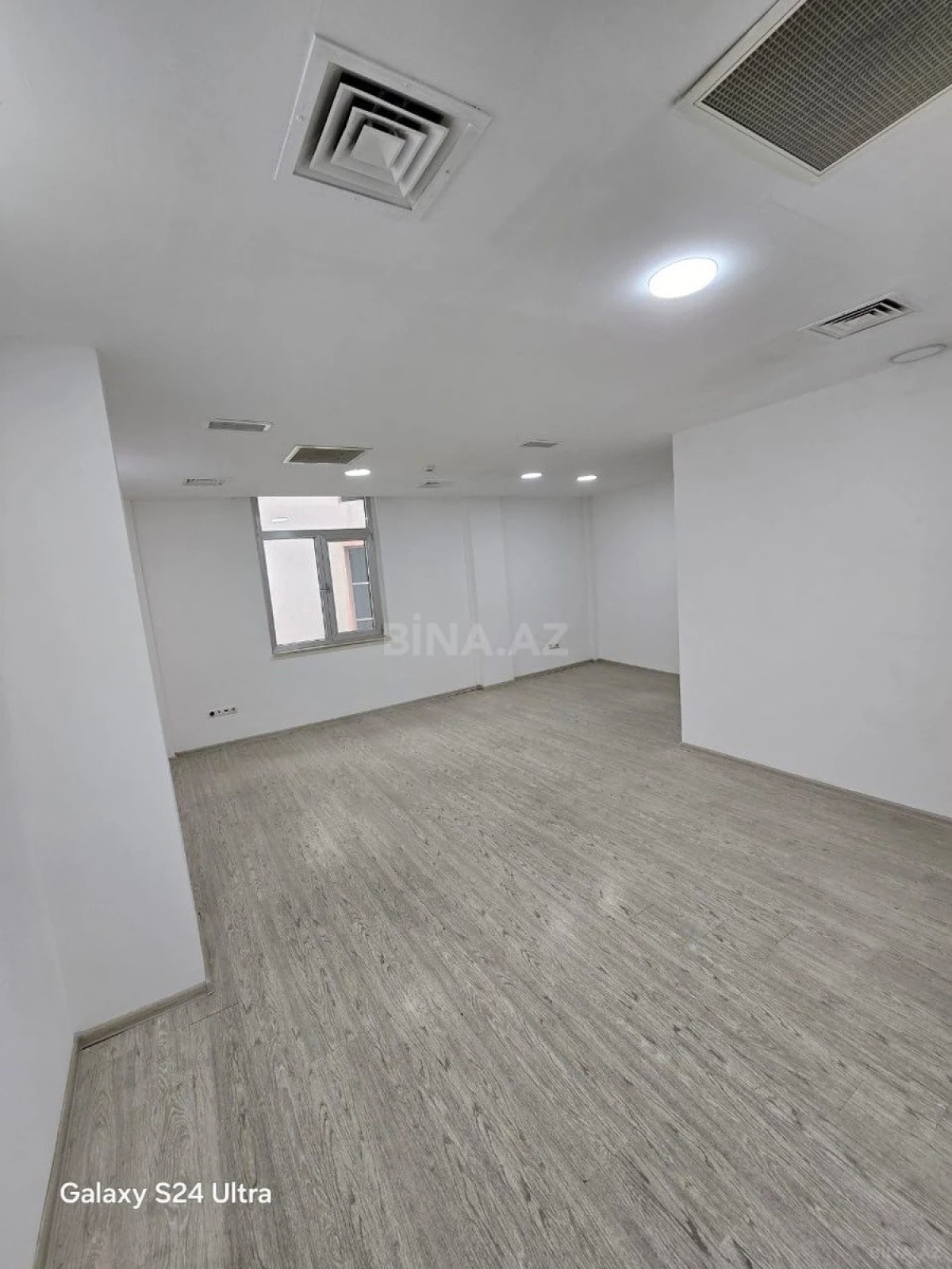 Kirayə verilir 1 otaqlı ofis 60 m²