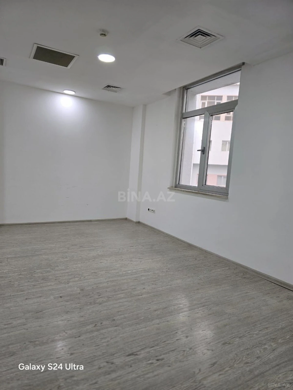 Kirayə verilir 1 otaqlı ofis 60 m²