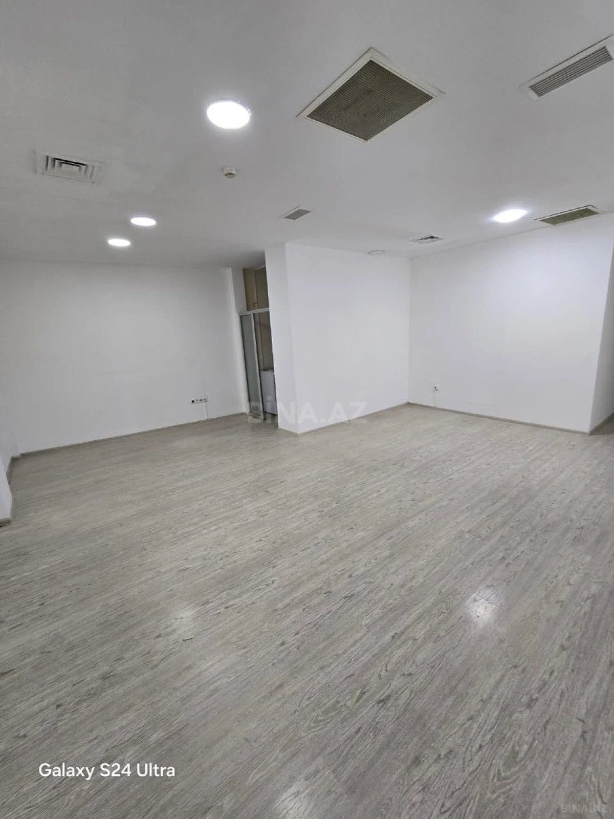 Kirayə verilir 1 otaqlı ofis 60 m²