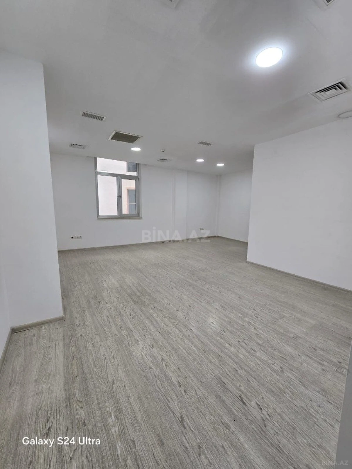 Kirayə verilir 1 otaqlı ofis 60 m²