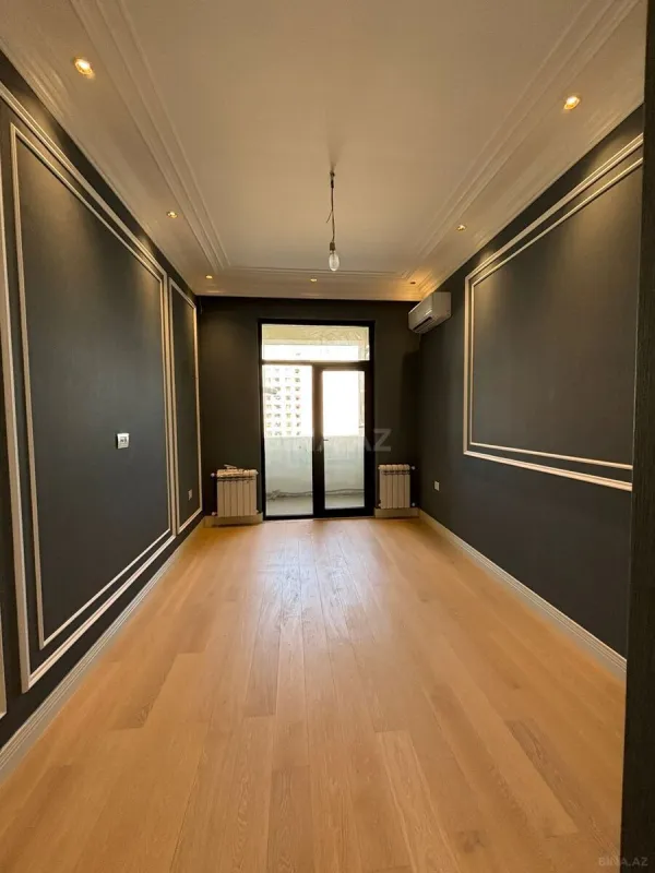 Satılır 4 otaqlı mənzil 242 m²