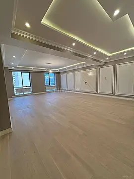 Satılır 4 otaqlı mənzil 242 m²