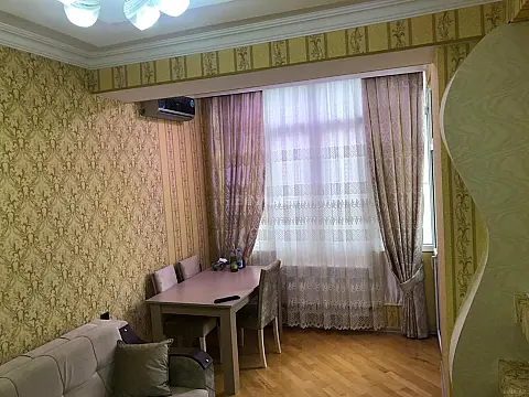 Kirayə verilir 2 otaqlı mənzil 50 m²