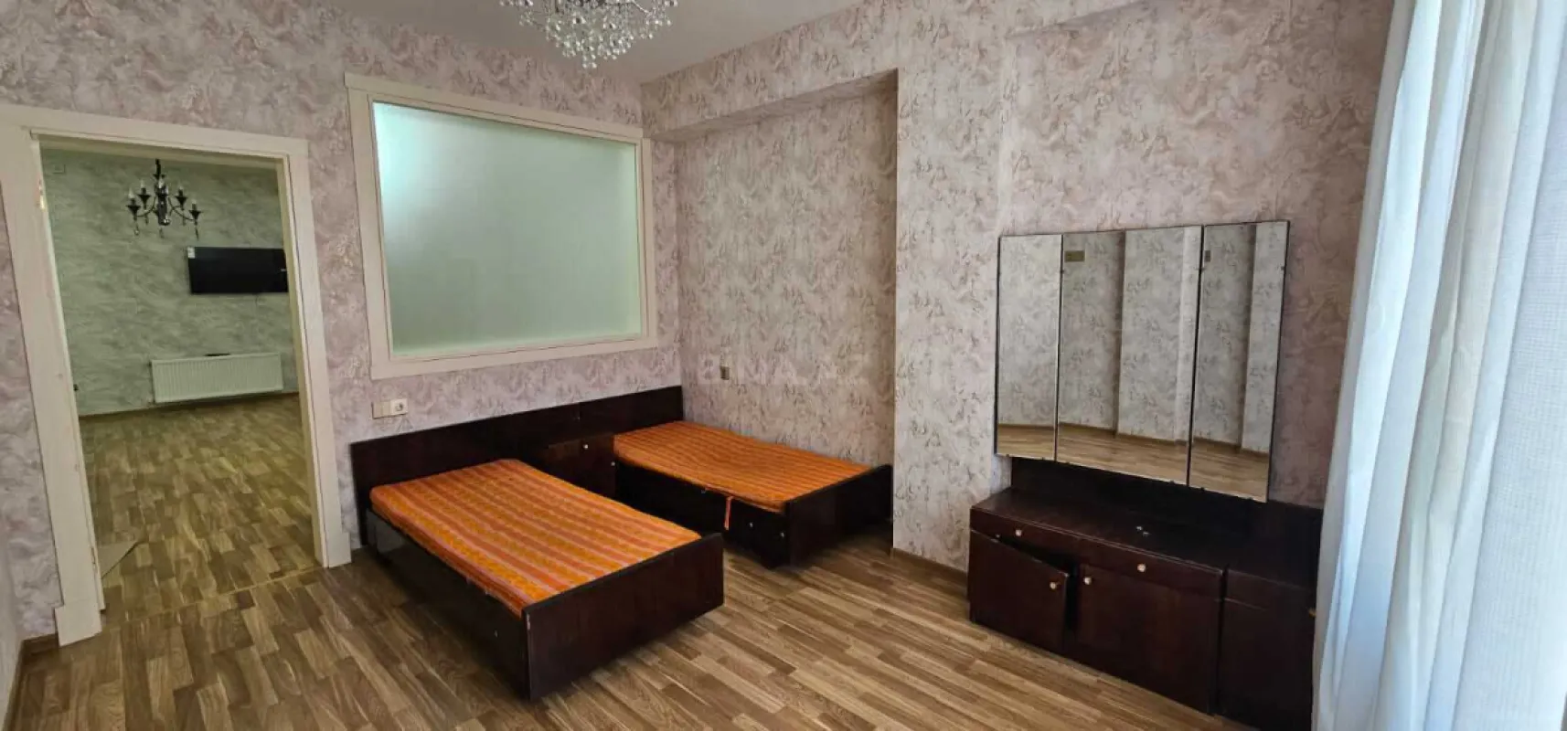 Satılır 3 otaqlı mənzil 106 m²