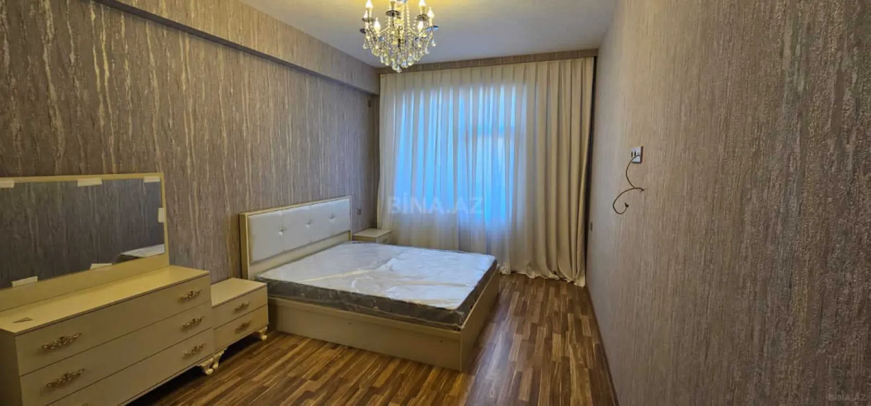 Satılır 3 otaqlı mənzil 106 m²